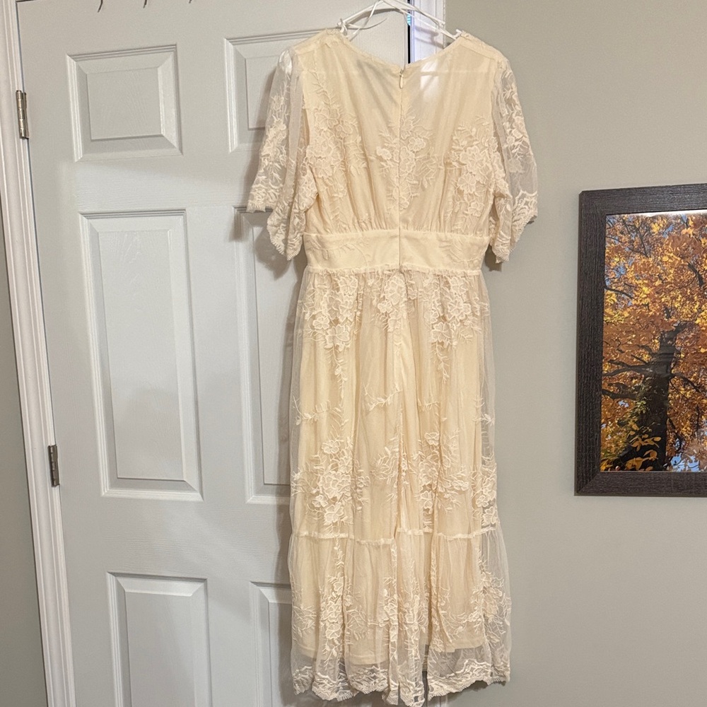 Baltic Born Ivory-Cream Lace Midi Dress - Picture 2 of 6